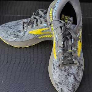 Brooks Men's Athletic Shoes in Gray and Yellow